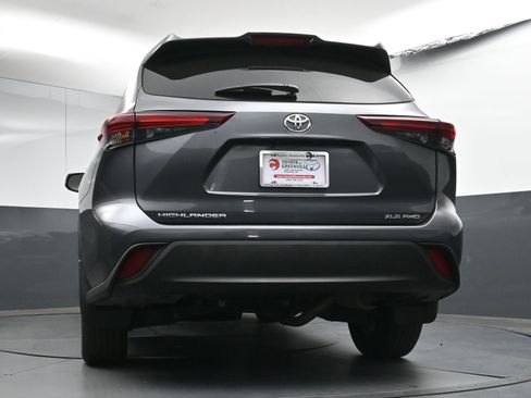 Certified 2024 Toyota Highlander XLE image 29