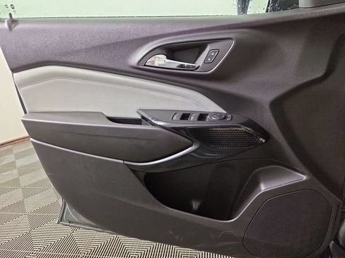 Used 2025 Chevrolet Trax LT FWD image 28