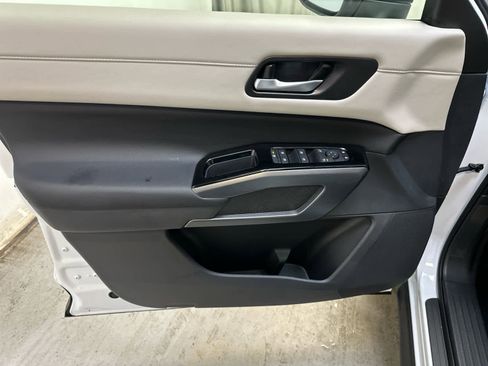 New 2025 Nissan Pathfinder SL image 18