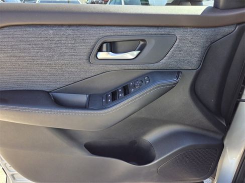 Used 2021 Nissan Rogue SV image 20