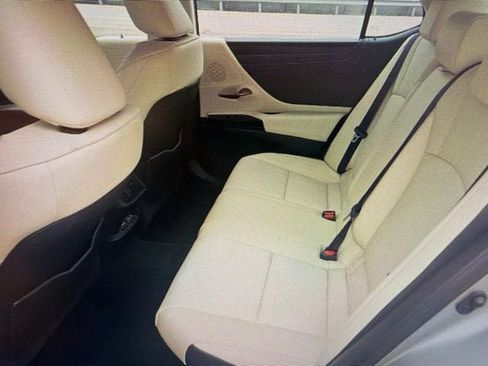 Used 2022 Lexus ES 300h w/ Premium Package FWD image 7