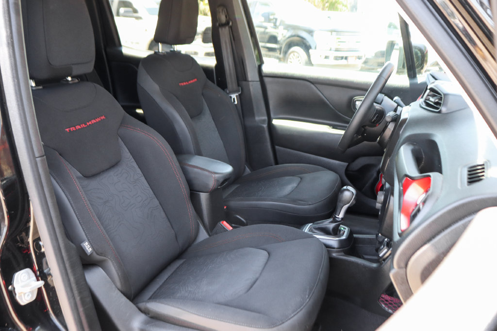 Used 2023 Jeep Renegade Trailhawk AWD/4WD image 32