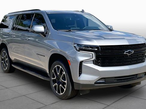 Used 2024 Chevrolet Suburban RST w/ Luxury Package AWD/4WD image 3
