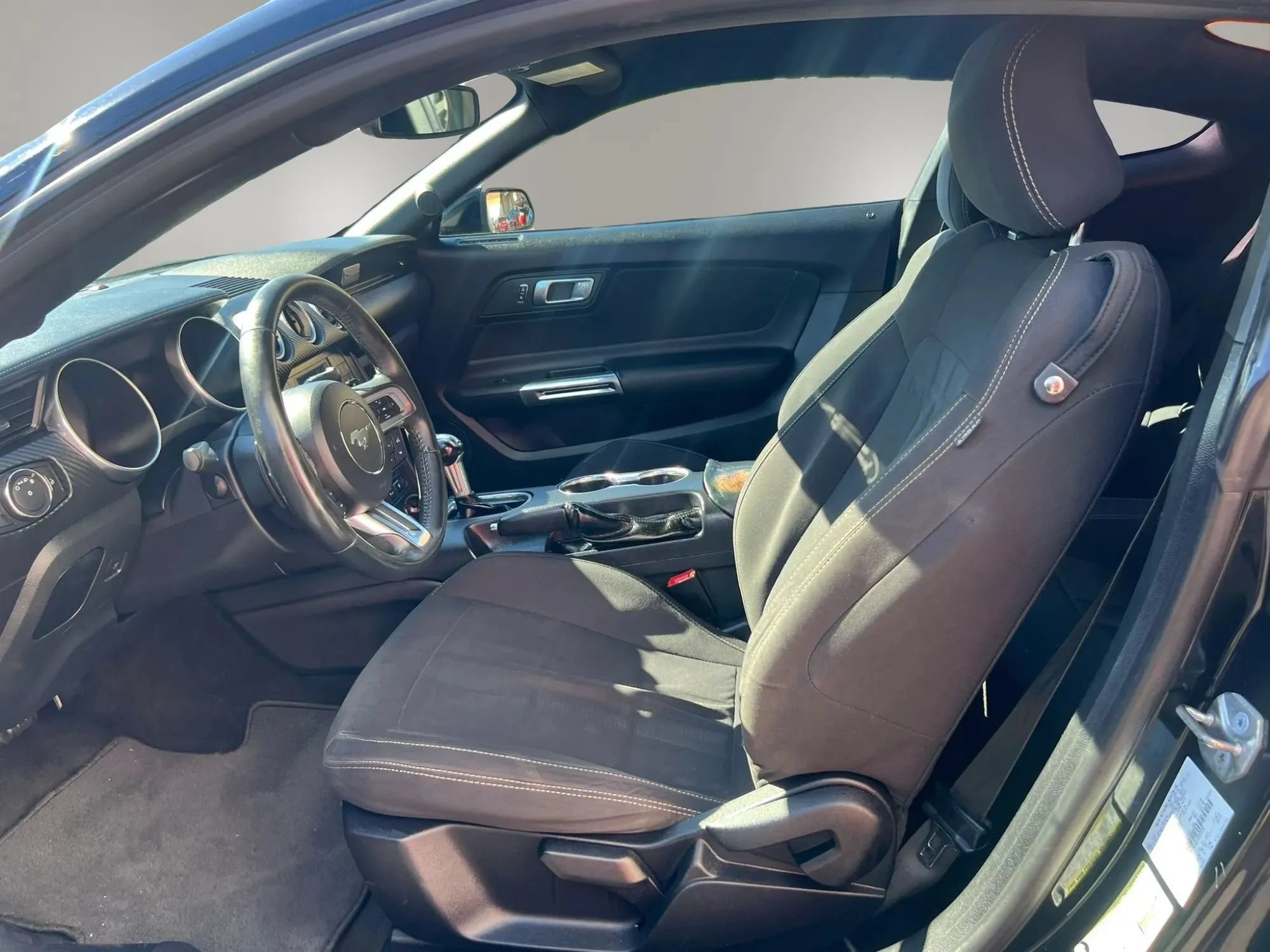 Used 2018 Ford Mustang Coupe RWD image 24