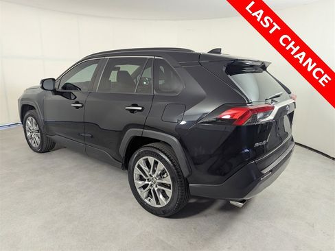 Used 2022 Toyota RAV4 Limited image 6