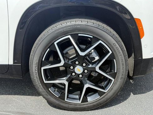 Used 2025 Chevrolet Traverse High Country w/ LPO, Floor Liner Package AWD/4WD image 12