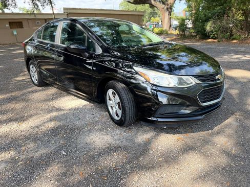 Used 2017 Chevrolet Cruze LS FWD image 3