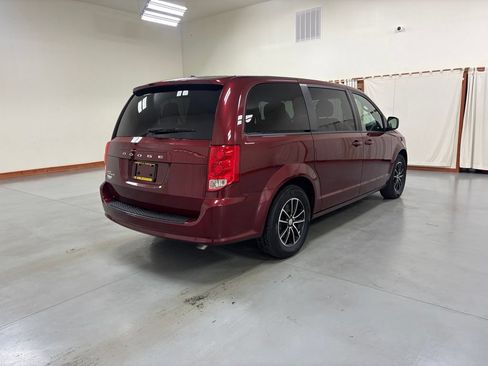 Used 2018 Dodge Grand Caravan SE FWD image 8