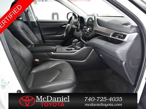 Certified 2025 Toyota Highlander XLE image 11