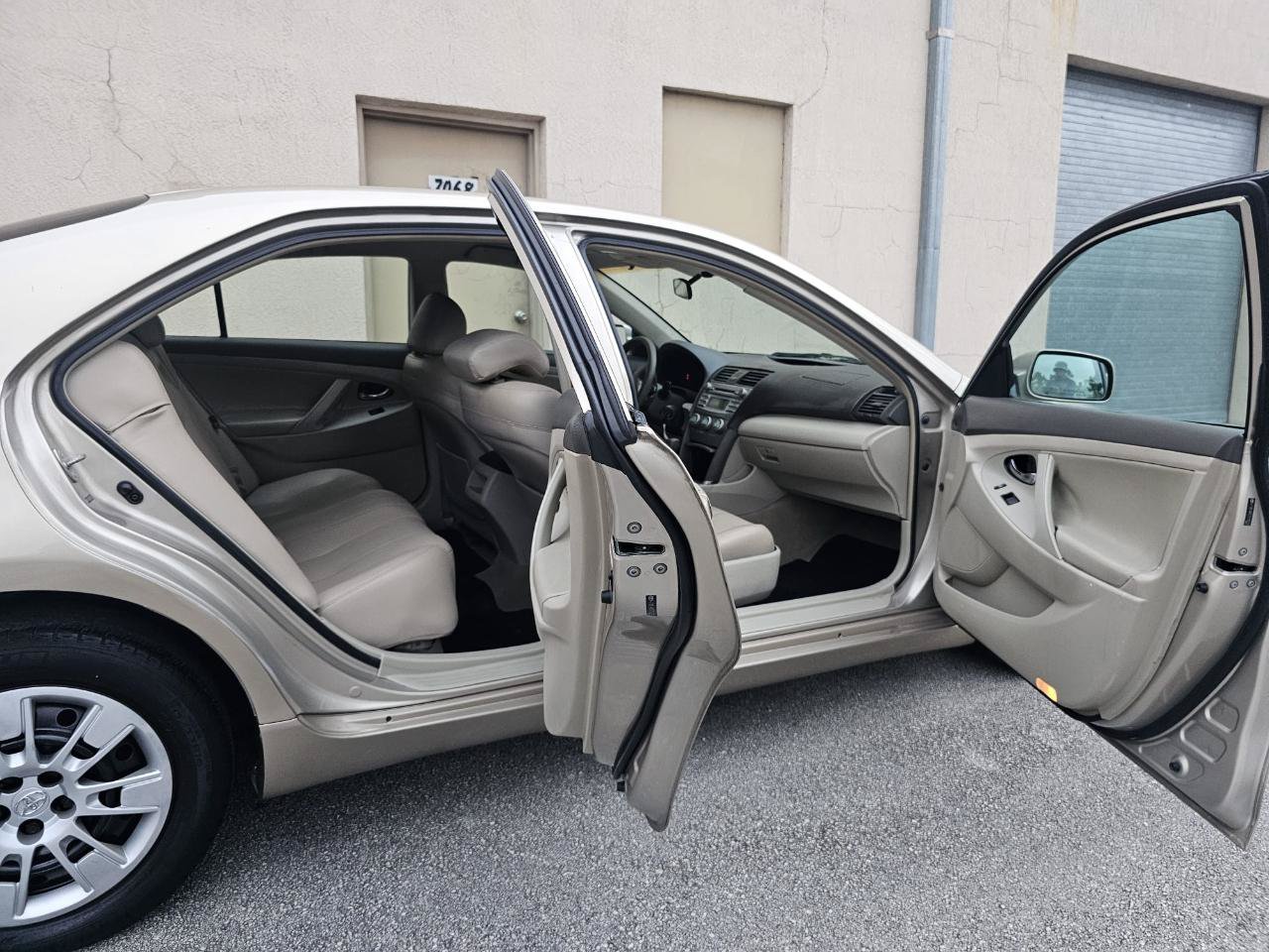 Used 2007 Toyota Camry LE FWD image 18