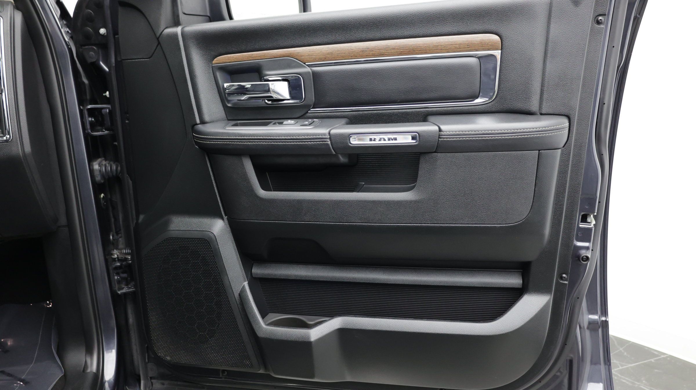 Used 2017 RAM 1500 Laramie w/ Convenience Group AWD/4WD image 44