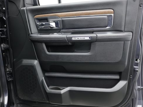 Used 2017 RAM 1500 Laramie w/ Convenience Group AWD/4WD image 44
