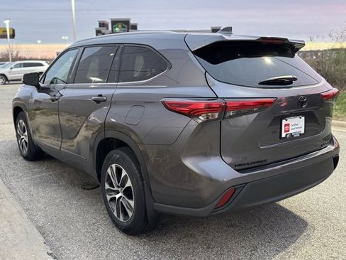 Certified 2022 Toyota Highlander XLE image 46
