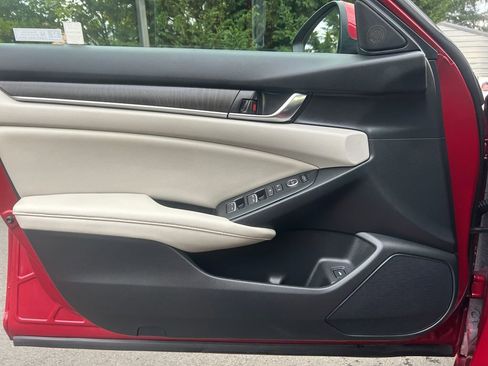 Used 2019 Honda Accord EX image 22