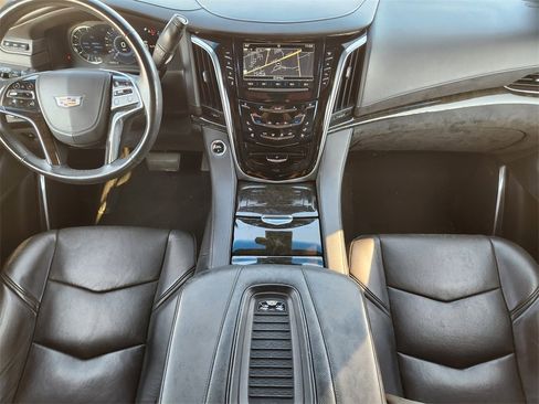 Used 2019 Cadillac Escalade ESV Platinum image 27