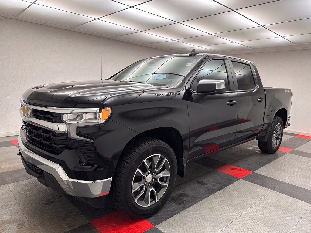 Used 2023 Chevrolet Silverado 1500 LT AWD/4WD image 3
