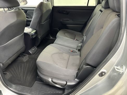 Used 2023 Toyota Highlander LE image 28