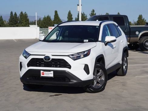 Used 2024 Toyota RAV4 XLE AWD/4WD image 5