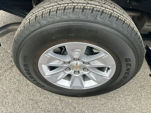 Used 2025 Chevrolet Silverado 1500 W/T image 11