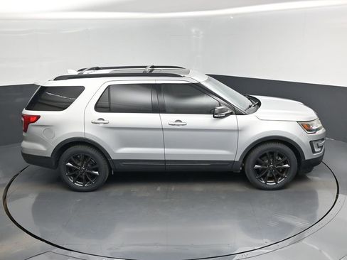 Used 2017 Ford Explorer XLT w/ Equipment Group 202A image 45
