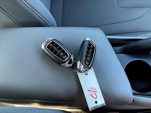 Used 2023 Hyundai Elantra SEL image 34