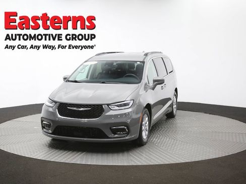 Used 2022 Chrysler Pacifica Touring-L image 55