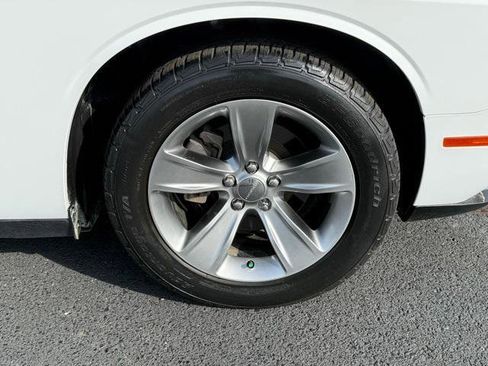 Used 2019 Dodge Challenger SXT image 17