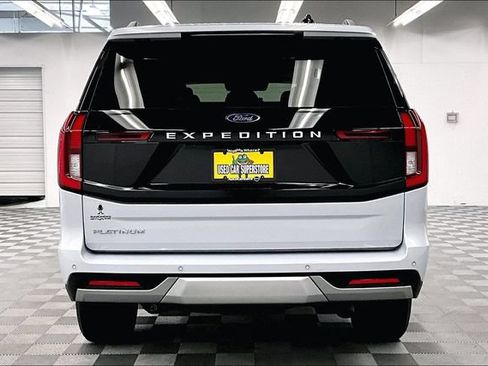 Used 2025 Ford Expedition Platinum AWD/4WD image 5