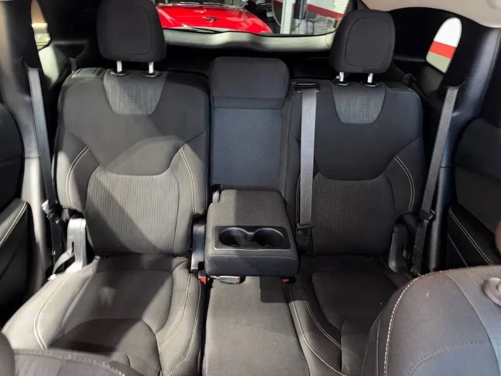Used 2015 Jeep Cherokee Latitude w/ Cold Weather Group AWD/4WD image 20