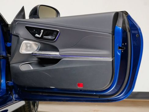 Used 2025 Mercedes-Benz CLE 300 4MATIC Coupe w/ AMG Line image 37