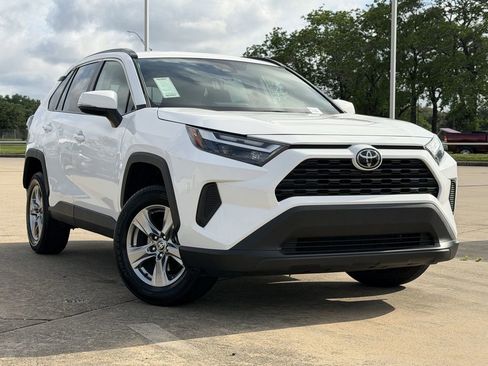 Used 2024 Toyota RAV4 XLE FWD image 2