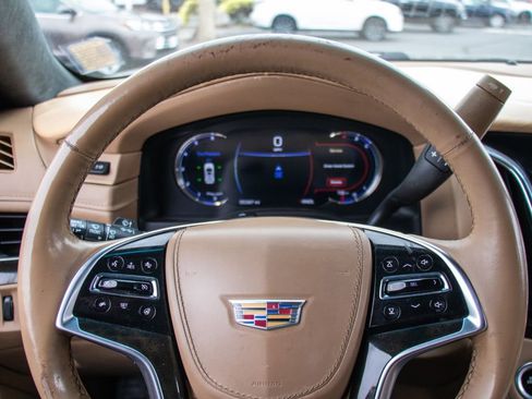 Used 2018 Cadillac Escalade Platinum AWD/4WD image 13