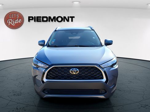 Used 2024 Toyota Corolla Cross LE image 3