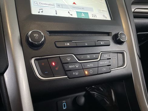 Used 2018 Ford Fusion SE w/ Fusion SE Technology Package image 17