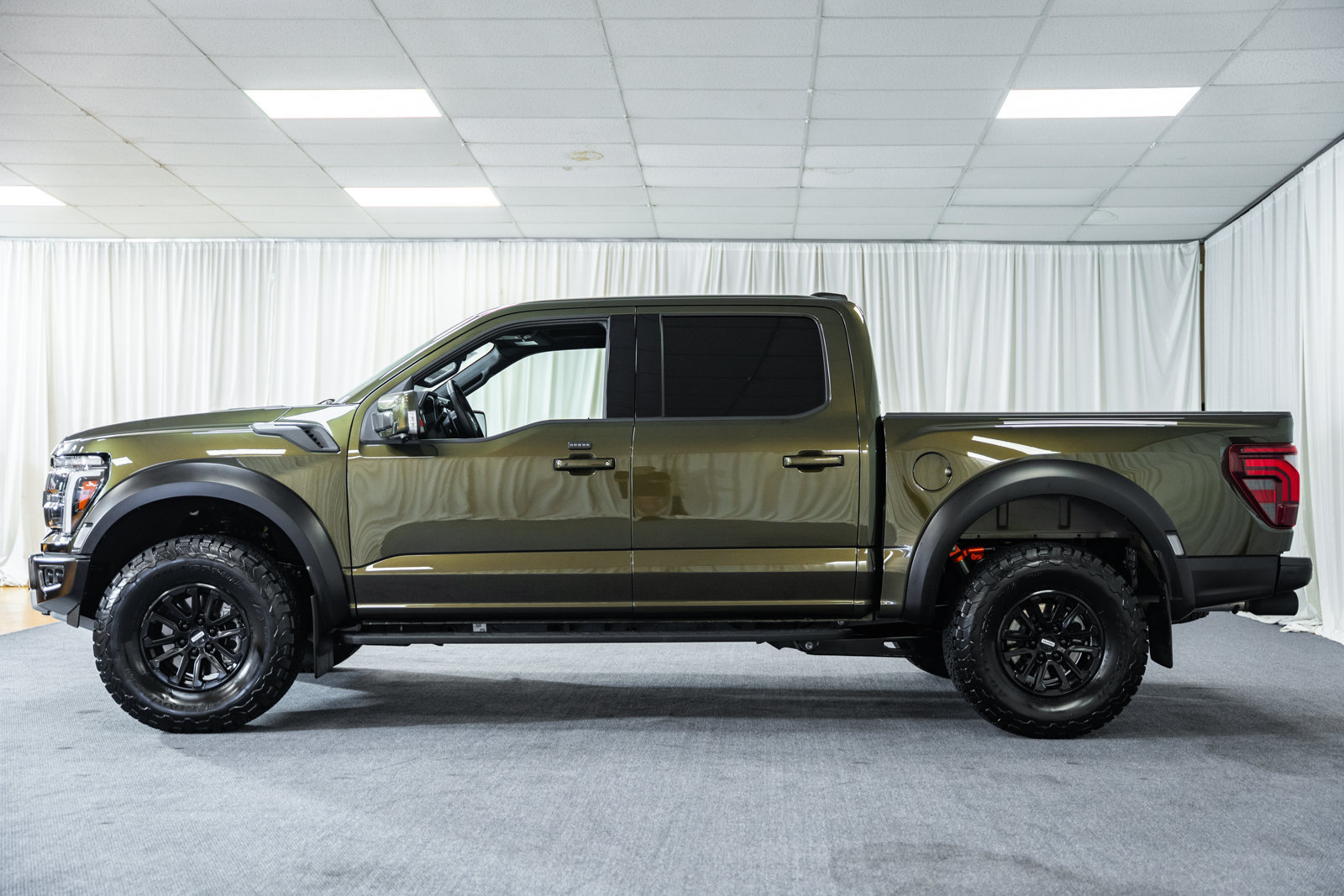 Certified 2025 Ford F150 Raptor AWD/4WD image 5