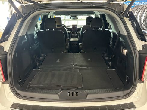 Certified 2023 Ford Explorer Limited w/ Limited Technology Package image 4