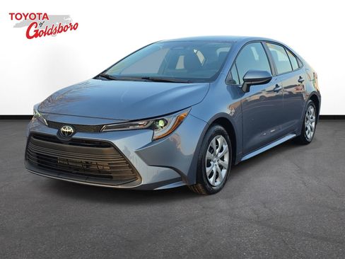Used 2025 Toyota Corolla LE image 1