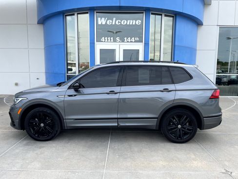 Used 2022 Volkswagen Tiguan SE R-Line AWD/4WD image 1