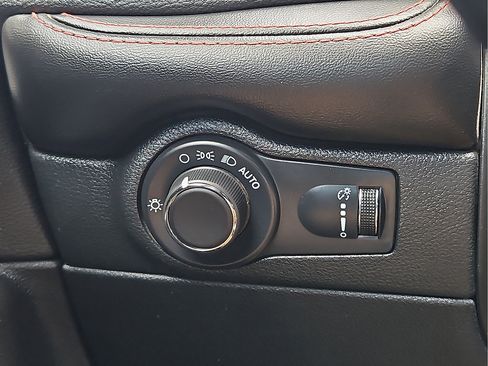 Used 2024 Dodge Durango GT RWD image 15