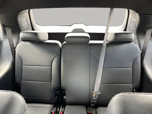 Used 2025 Chevrolet Traverse LT image 18