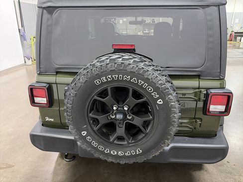 Used 2022 Jeep Wrangler Sport AWD/4WD image 4