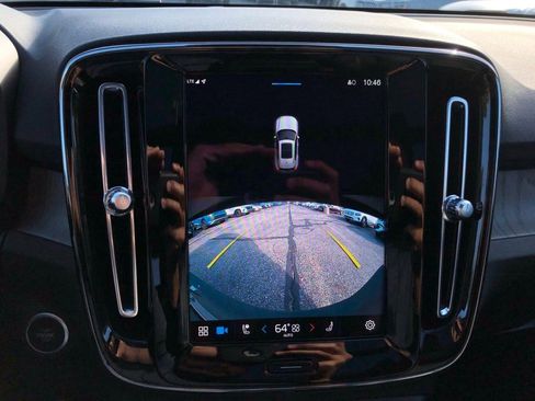 Used 2023 Volvo XC40 B5 Plus w/ Protection Package Premier image 26