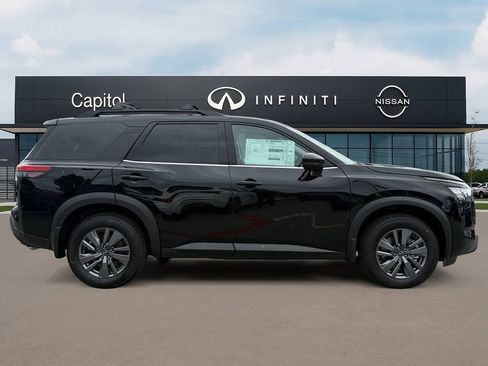 New 2025 Nissan Pathfinder SV image 4