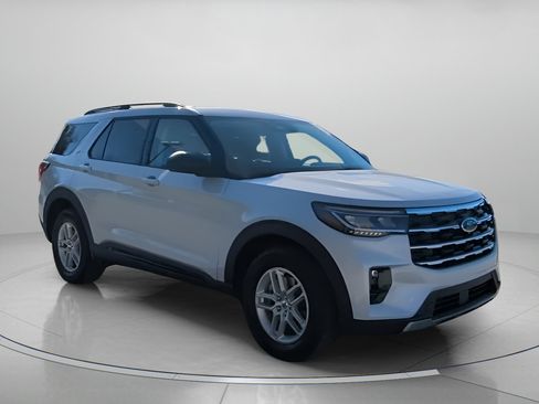 New 2026 Ford Explorer Active w/ Active Comfort Package image 2