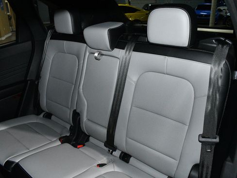 Used 2024 Ford Escape Platinum AWD/4WD image 17