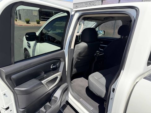 Used 2017 Nissan Titan SV image 13