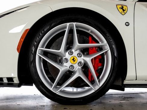 Used 2021 Ferrari F8 Tributo image 17