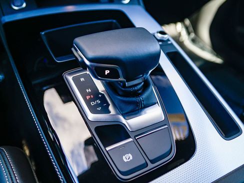 Certified 2025 Audi Q5 2.0T Premium Plus w/ Premium Plus Package AWD/4WD image 26