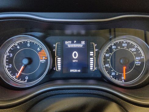 Used 2020 Jeep Cherokee Latitude Plus FWD image 23