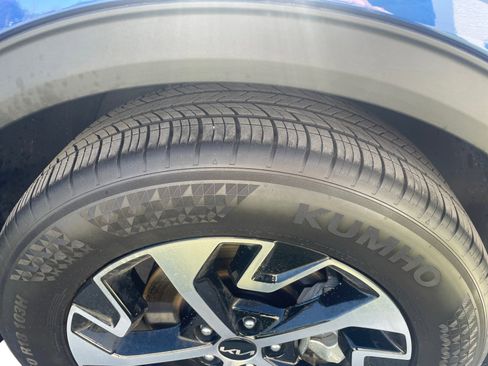 Used 2025 Kia Sportage EX image 23